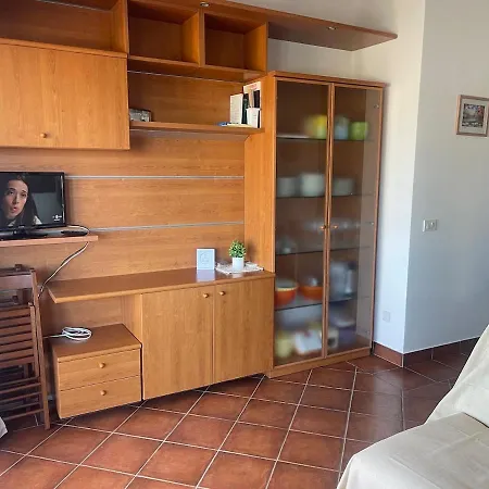 Sea View Garden Vista Mare Con Giardino بيت للعطل